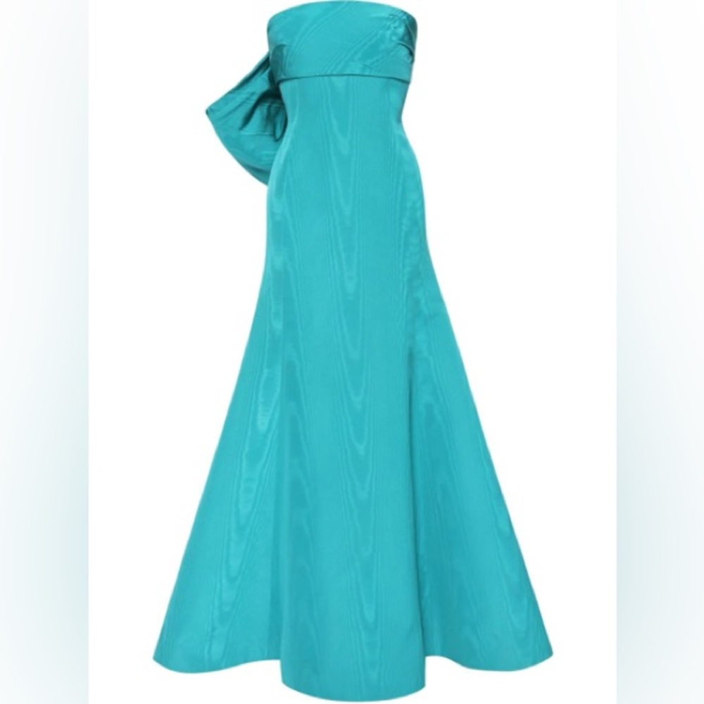 Selling this Oscar de la renta gown size 0.